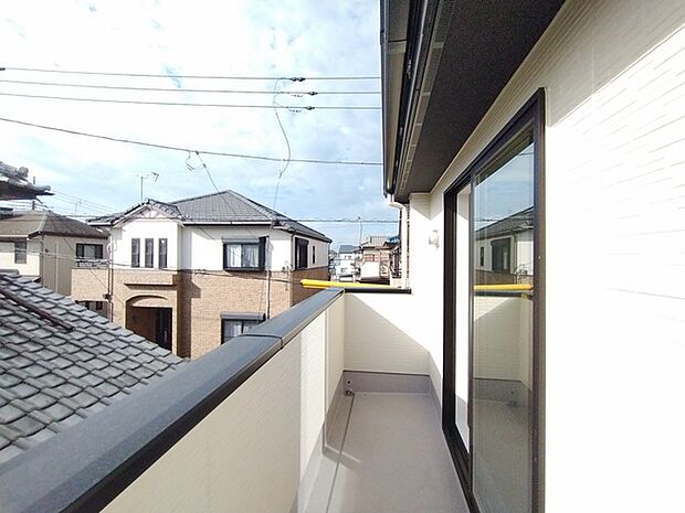 南向きバルコニーでお洗濯ものはいつもカラッと乾きます。