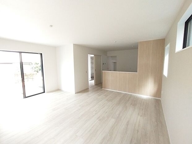 ご家族みんながゆったりくつろげる広々リビング。 