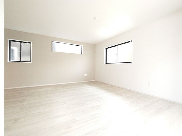 ご家族みんながゆったりくつろげる広々リビング。 