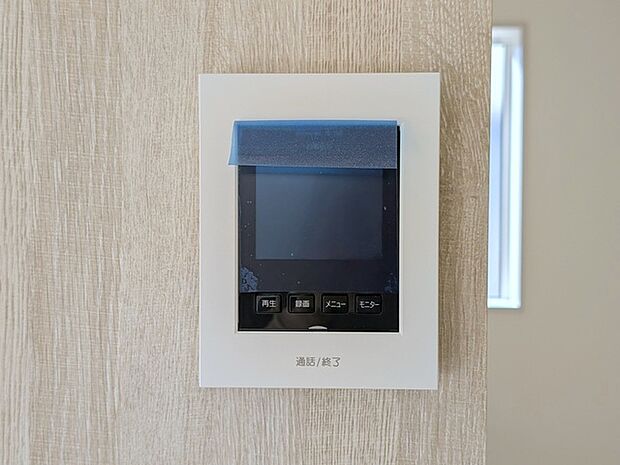 来客が一目で分かるカラーモニターインターフォン付き。 