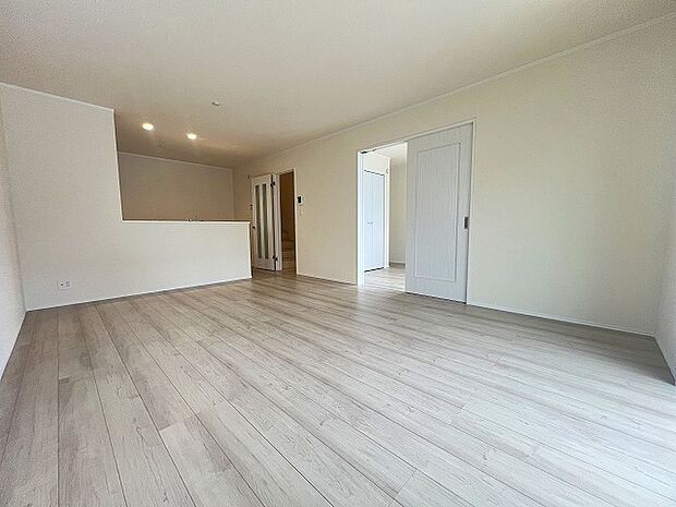 ご家族みんながゆったりくつろげる広々リビング。