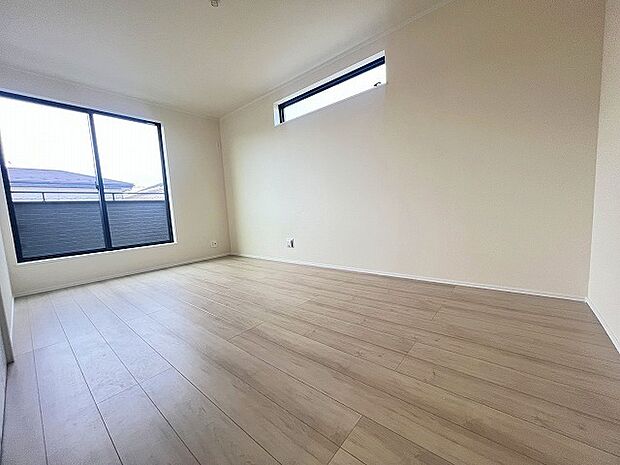 バルコニーからはたっぷりと太陽の光が舞い込みます。