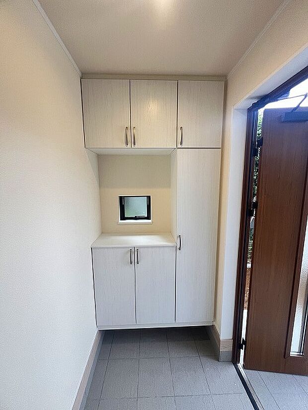 玄関をスッキリ整理。いつも気持ち良く使える玄関収納ボックス付き。