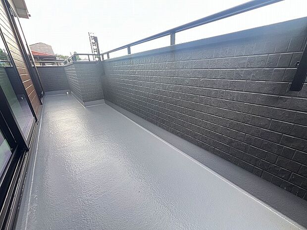 ゆとりの広さを確保したバルコニー。お布団を干すのも、この広さならラクラク。