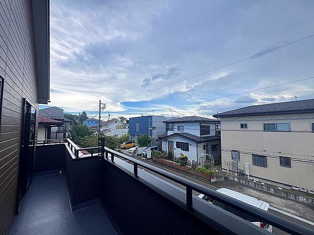 あたり一帯に住宅が広がる立地、住宅地ならではのロケーション。