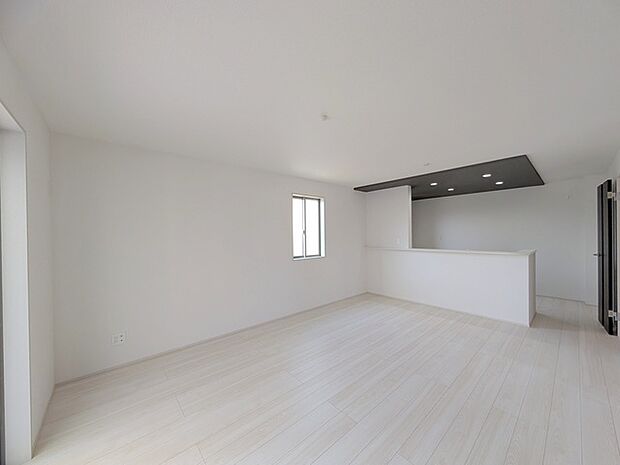 開放的なこの空間がお客様をお出迎えします。ＬＤＫは16帖。 