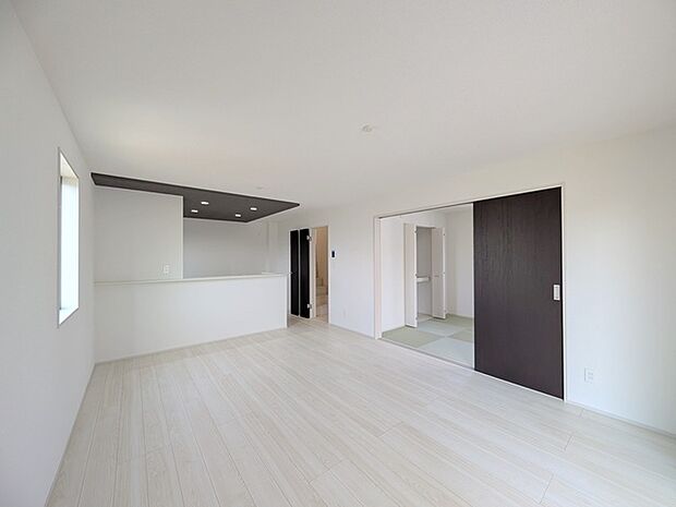 リビングは家具の配置も思いのまま。自由度が高い設計です。 