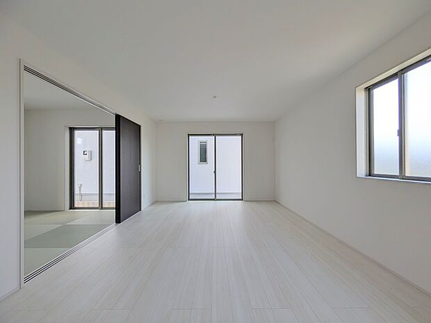 南側に大きな窓を配置、明るいリビングが出来ました。