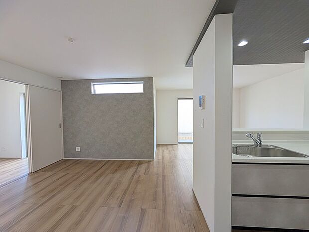 ご家族みんながゆったりくつろげる広々リビング。