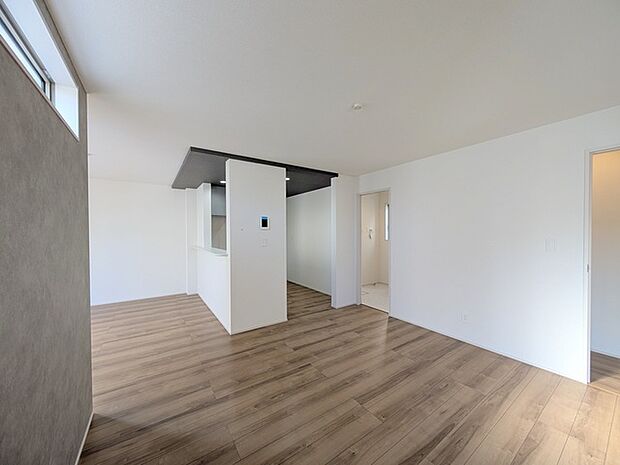 開放感と採光にこだわった、18帖のLDK。