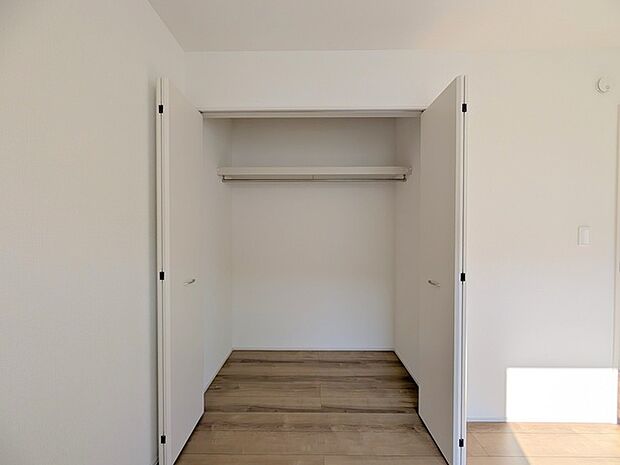 子供部屋にも嬉しい全居室収納スペース。