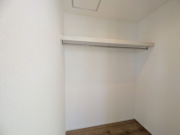 たっぷりの収納スペースで快適に暮らせそう。