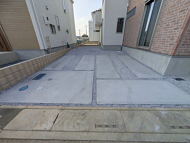 セカンドカーにも便利、駐車2台可の敷地。