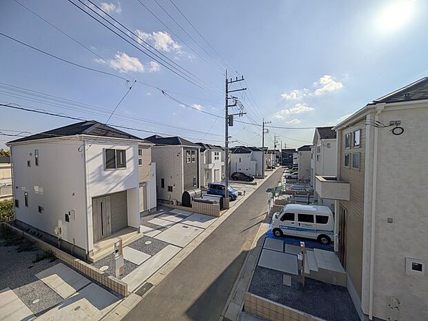 あたり一帯に住宅が広がる立地、住宅地ならではのロケーション。