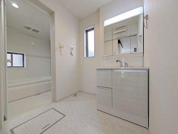 お風呂に入る前、心も体もふっと一息つける「静けさの入り口」。