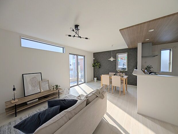 ご家族みんながゆったりくつろげる広々リビング。 