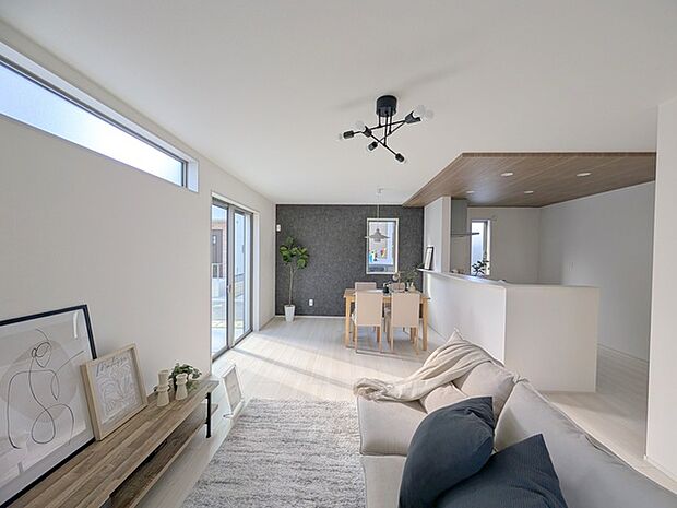 開放的なこの空間がお客様をお出迎えします。ＬＤＫは16帖。 