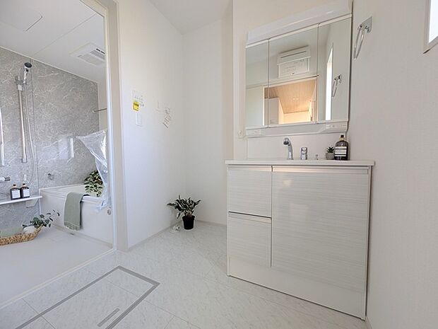 お風呂に入る前、心も体もふっと一息つける「静けさの入り口」。 