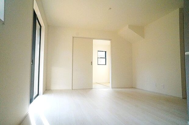 家族が自然に集りそうな広さが魅力のＬＤＫ。 