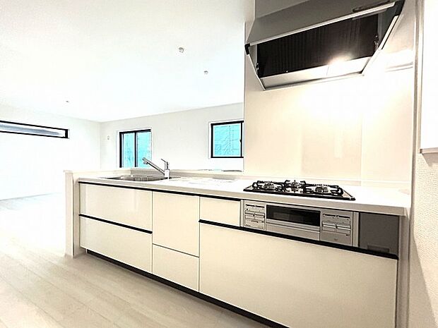 リビングで遊ぶお子様を見守りながらお料理ができる、対面キッチン。