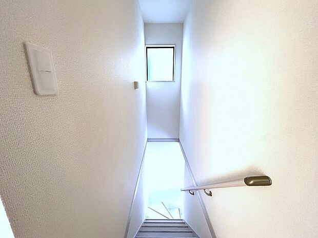 安心安全な手すり付き階段