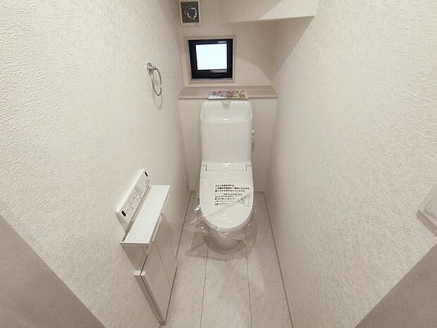 注目度の高いお手洗い。ちゃんとウォシュレット機能ついてます。 