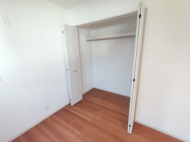 全居室収納スペース付きの物件です。 