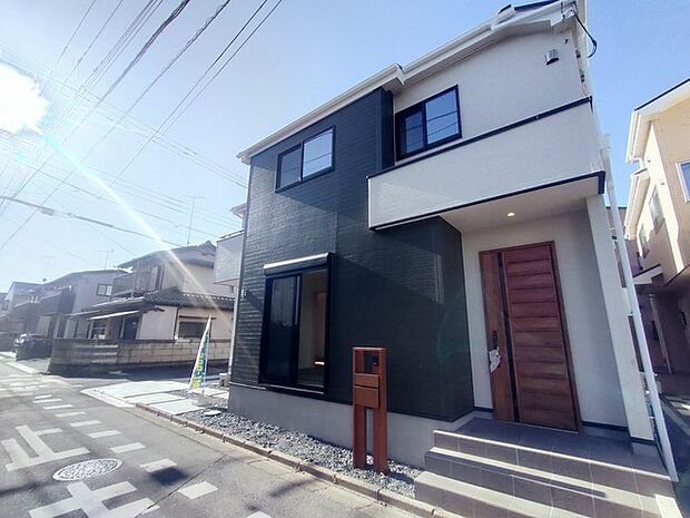 幅員こそやや狭くても、その分交通量が少なくて安心。 