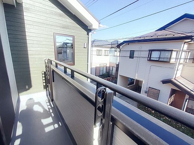 ゆとりの広さを確保したバルコニー。お布団を干すのも、この広さならラクラク。 