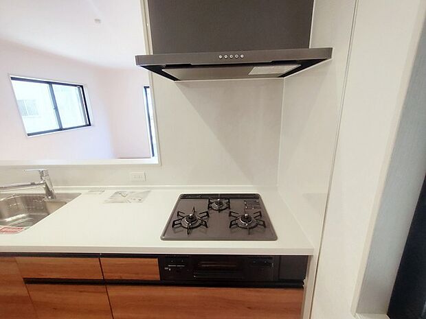 3口のガスコンロで、お料理はよりスピーディーに。