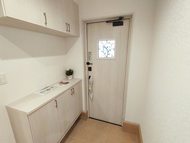 玄関をスッキリ整理。いつも気持ち良く使える玄関収納ボックス付き。 