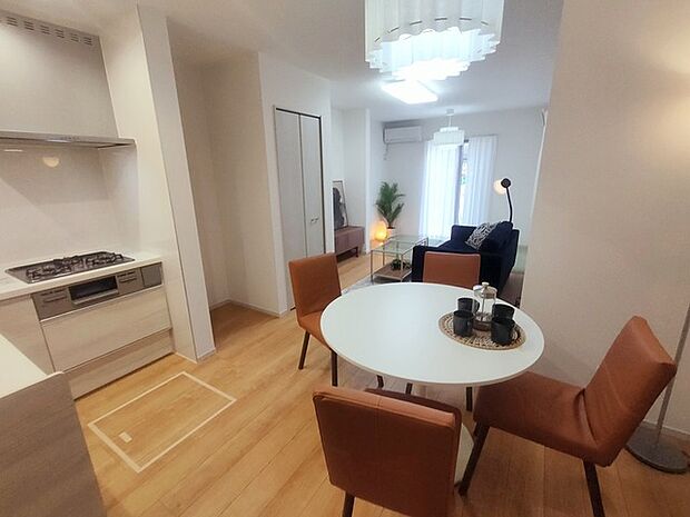 ご家族みんながゆったりくつろげる広々リビング。 