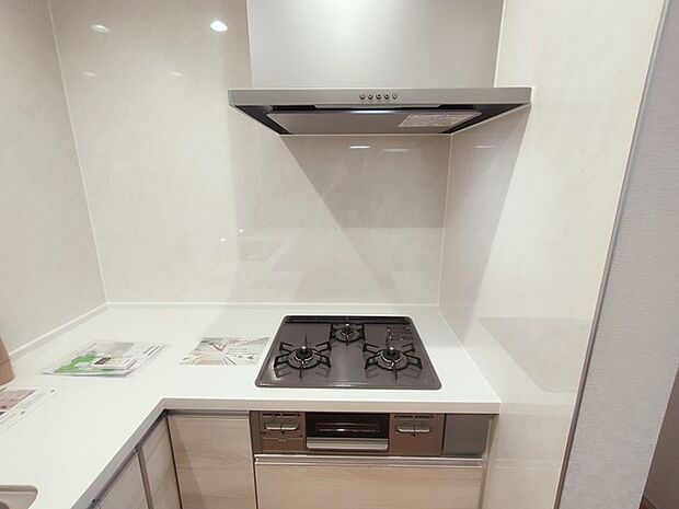 3口のガスコンロで、お料理はよりスピーディーに。