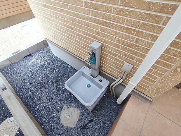 あると便利な水栓付きです。 
