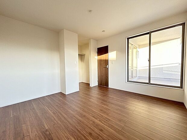 WICに面したお部屋、通常の洋室より使い勝手に優れます。 