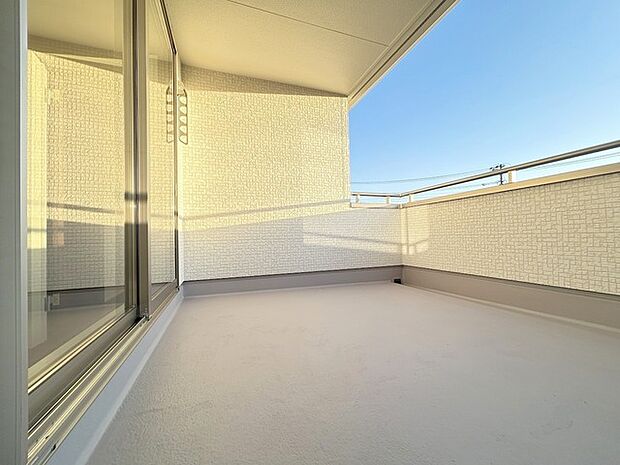 いつも忙しいご家庭に嬉しいインナーバルコニーの家。 