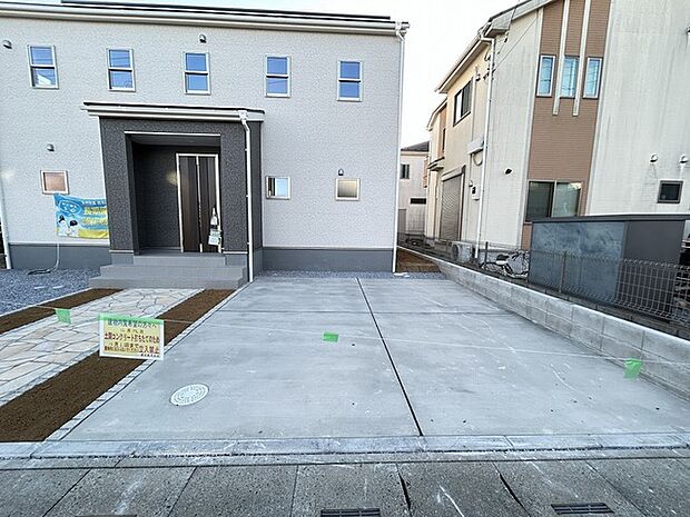 ゆったり駐車スペース、3台可。 