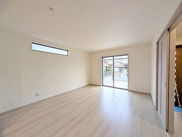 ご家族みんながゆったりくつろげる広々リビング。 