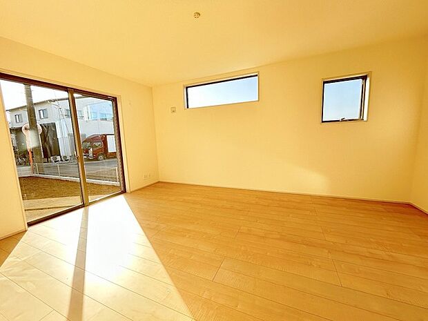 解放感あふれるリビングは、自然に光と風に恵まれます。 