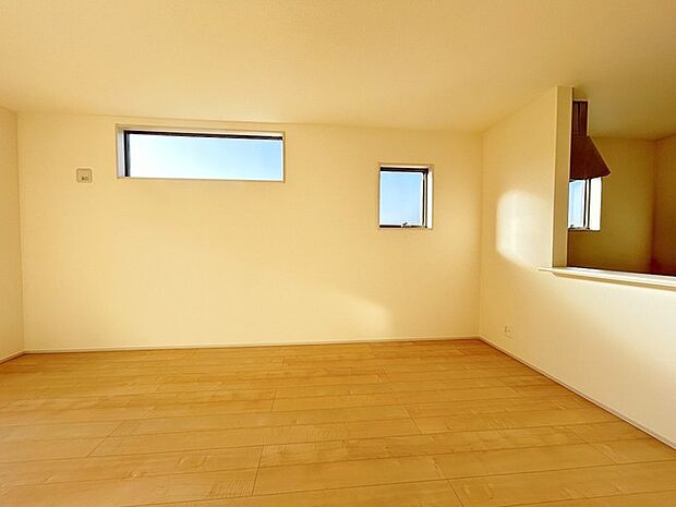 ご家族みんながゆったりくつろげる広々リビング。 