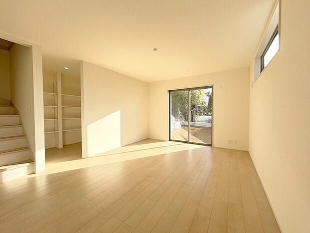 開放的なこの空間がお客様をお出迎えします。ＬＤＫは16帖。 