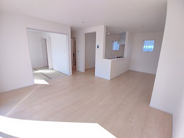 解放感あふれるリビングは、自然に光と風に恵まれます。