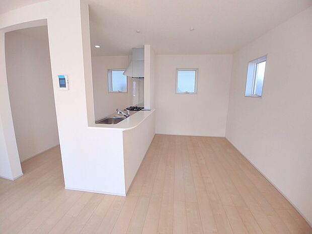 対面キッチンがご家族の温かい時間を演出。