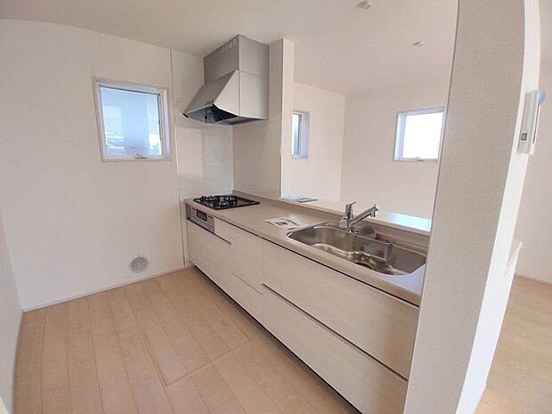 対面キッチンがご家族の温かい時間を演出。