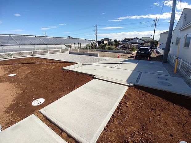 広々とした南庭は、太陽の下のリビングかもしれません。