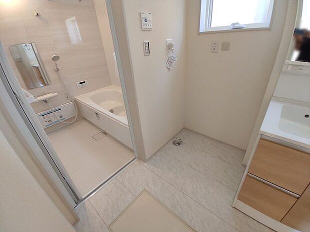 お風呂に入る前、心も体もふっと一息つける「静けさの入り口」。