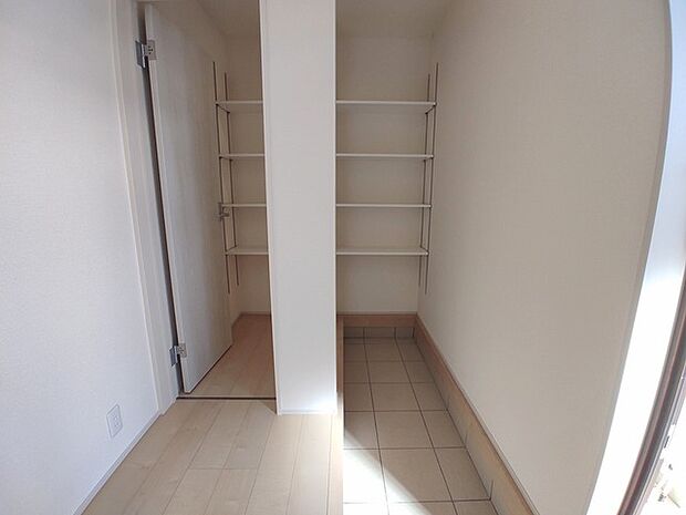 大容量のウォークインシューズクローゼットが嬉しい。 