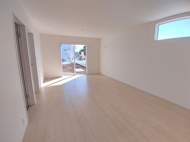 解放感あふれるリビングは、自然に光と風に恵まれます。 