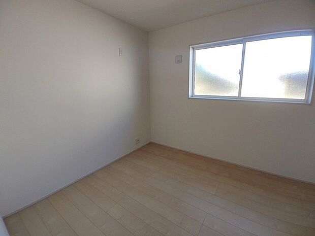 たっぷりの陽光に包まれる明るい住まいが、ここにあります。 