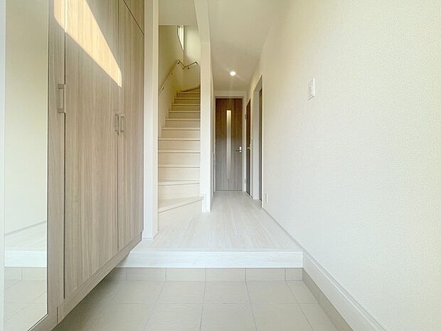 玄関は家の顔でもあります。広いと気持ちがいいですね！ 